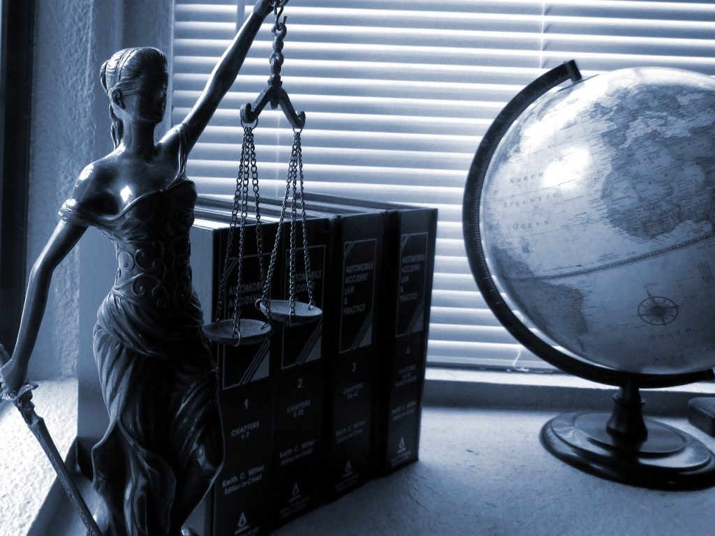 Adwokat - twoje prawo do profesjonalnej obrony